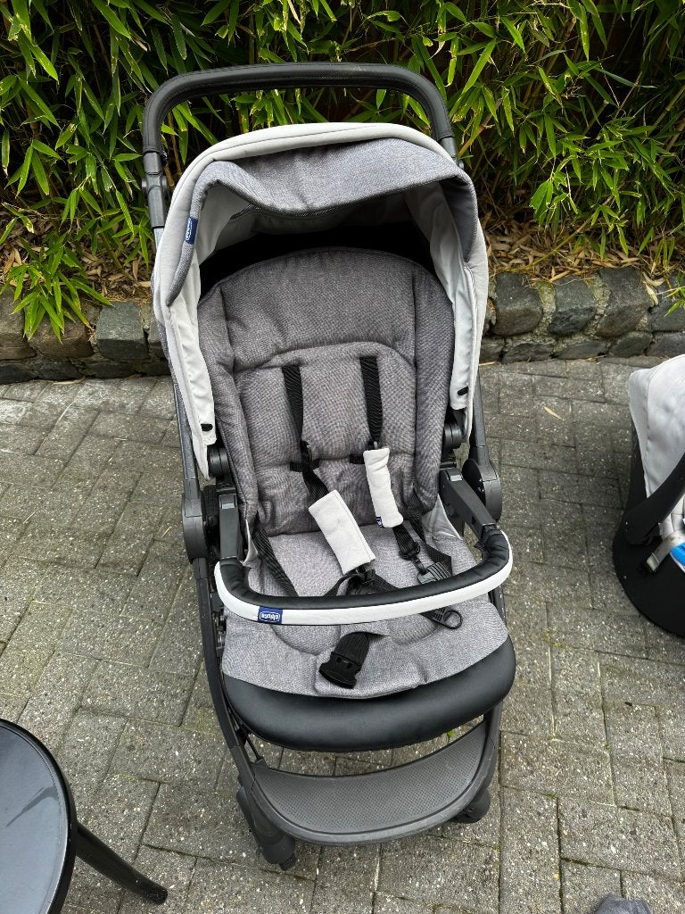 Chicco StyleGo Up i-Size Trio 3-en-1 + base ISOFIX, Enfants & Bébés, Autres marques, Poussette combi, Avec siège auto, Enlèvement