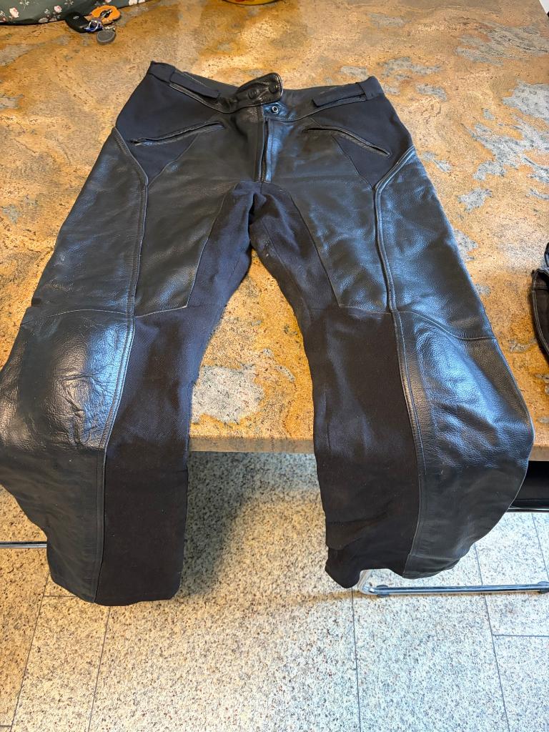 PANTALON MOTO EN CUIR, Femmes, Seconde main, RICHA, Enlèvement