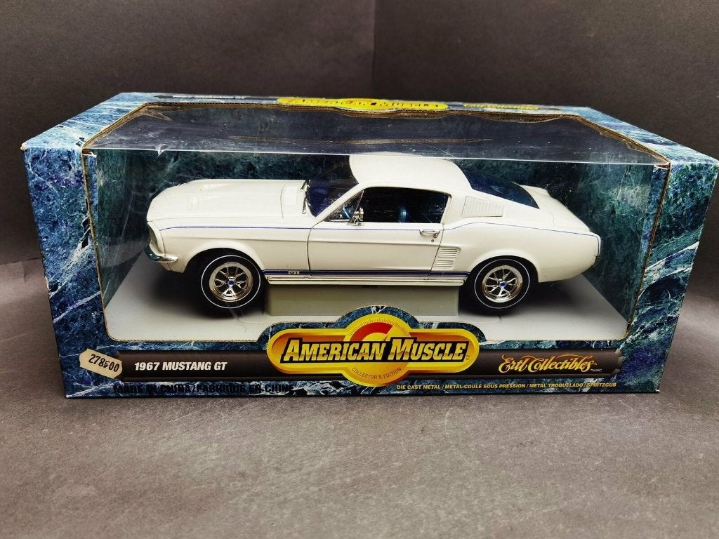FORD Mustang V8 Fastback GT 1967 White 1/18 ERTL Neuve+Boite, Hobby en Vrije tijd, Modelauto's | 1:18, Ophalen of Verzenden, Nieuw