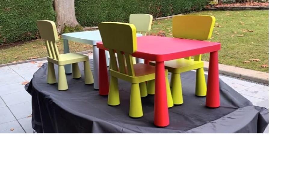 Plastieken kindertafel en stoelen voor buiten, Kinderen en Baby's, Kinderkamer | Tafels en Stoelen, Ophalen, Zo goed als nieuw