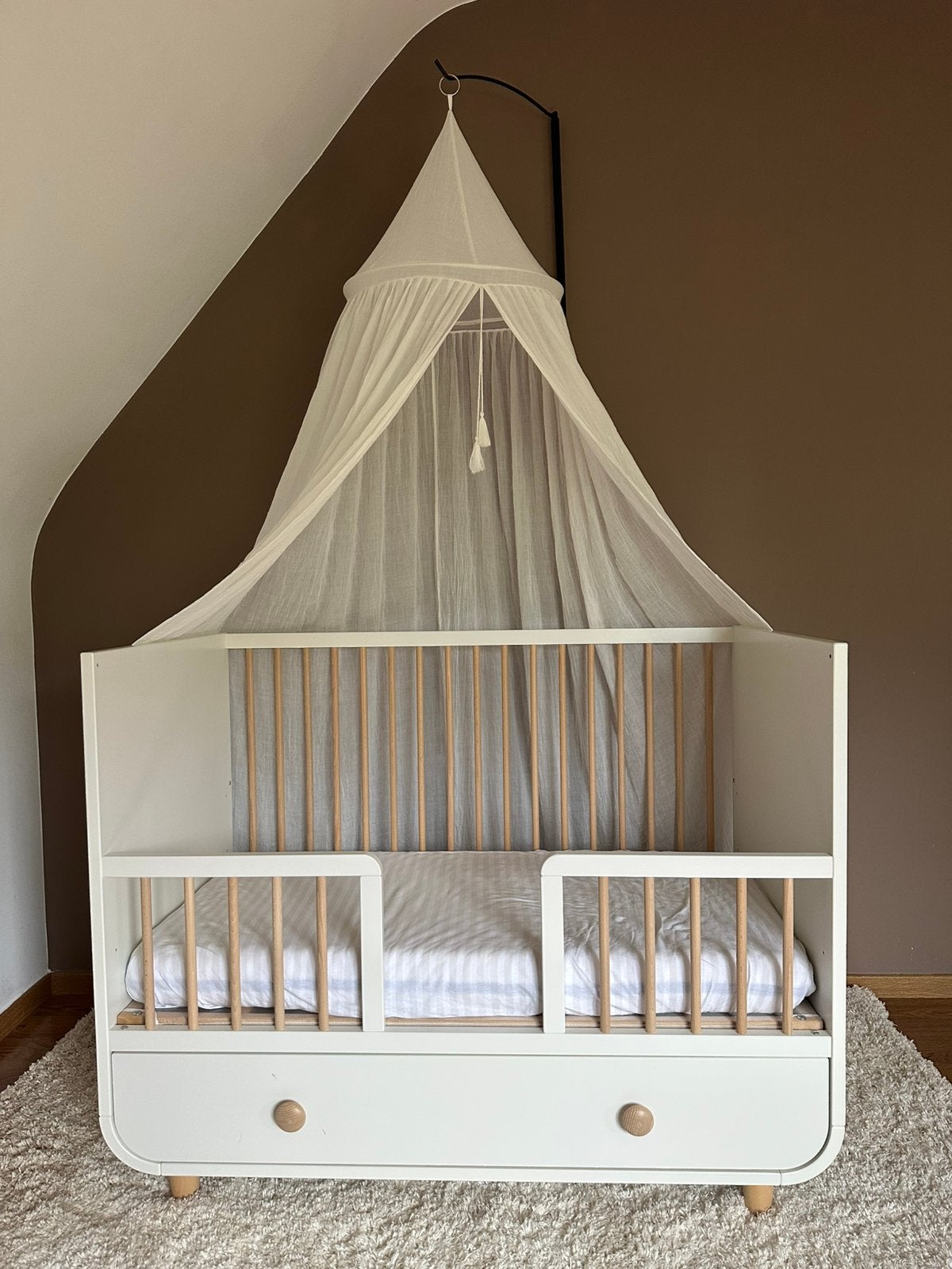 Babybed met lade 60x120 (incl matras & bedhemel), Ophalen, Zo goed als nieuw, Ledikant
