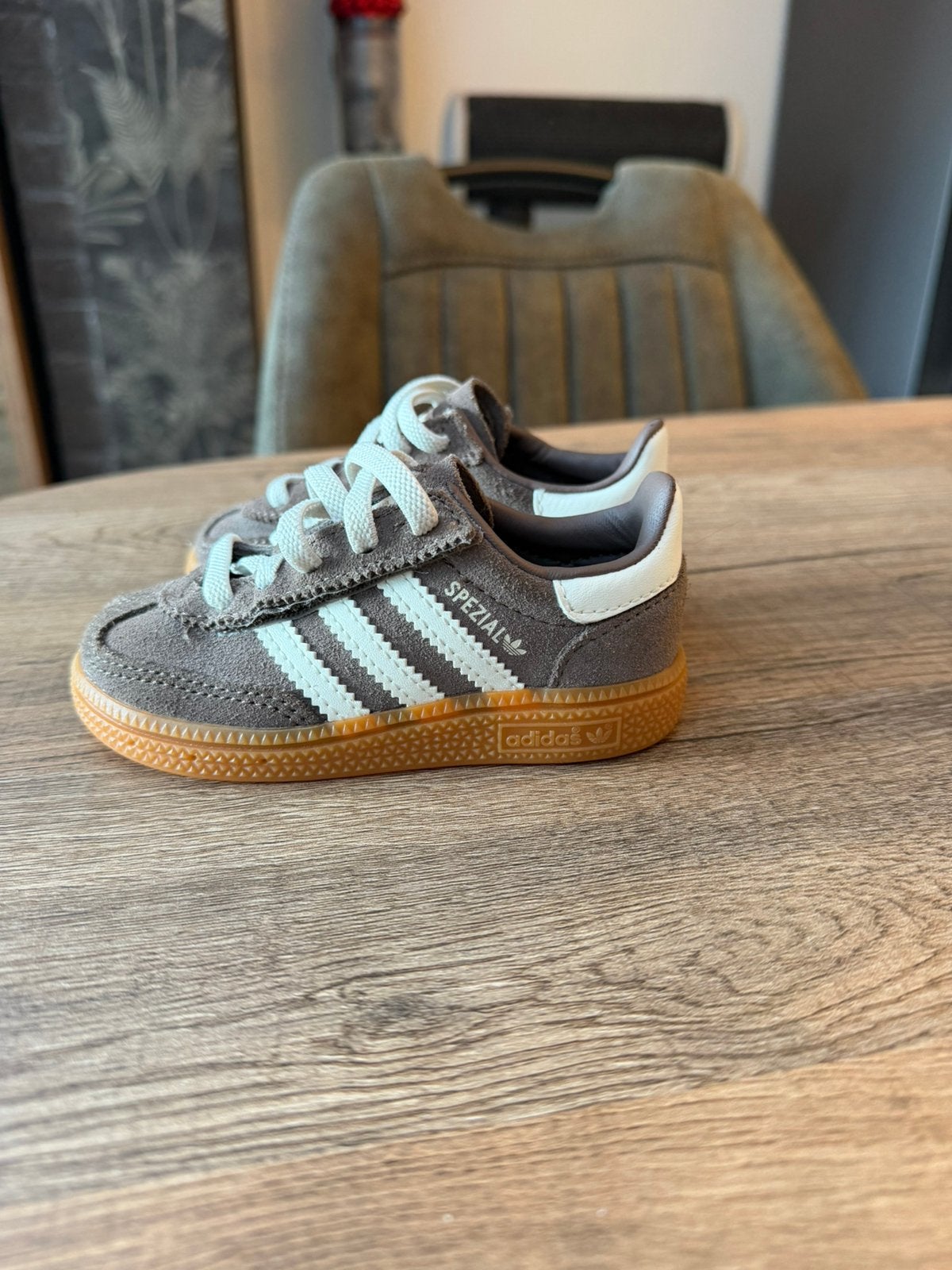 Adidas spezial maat 21, Ophalen, Jongen of Meisje, Schoenen, Zo goed als nieuw