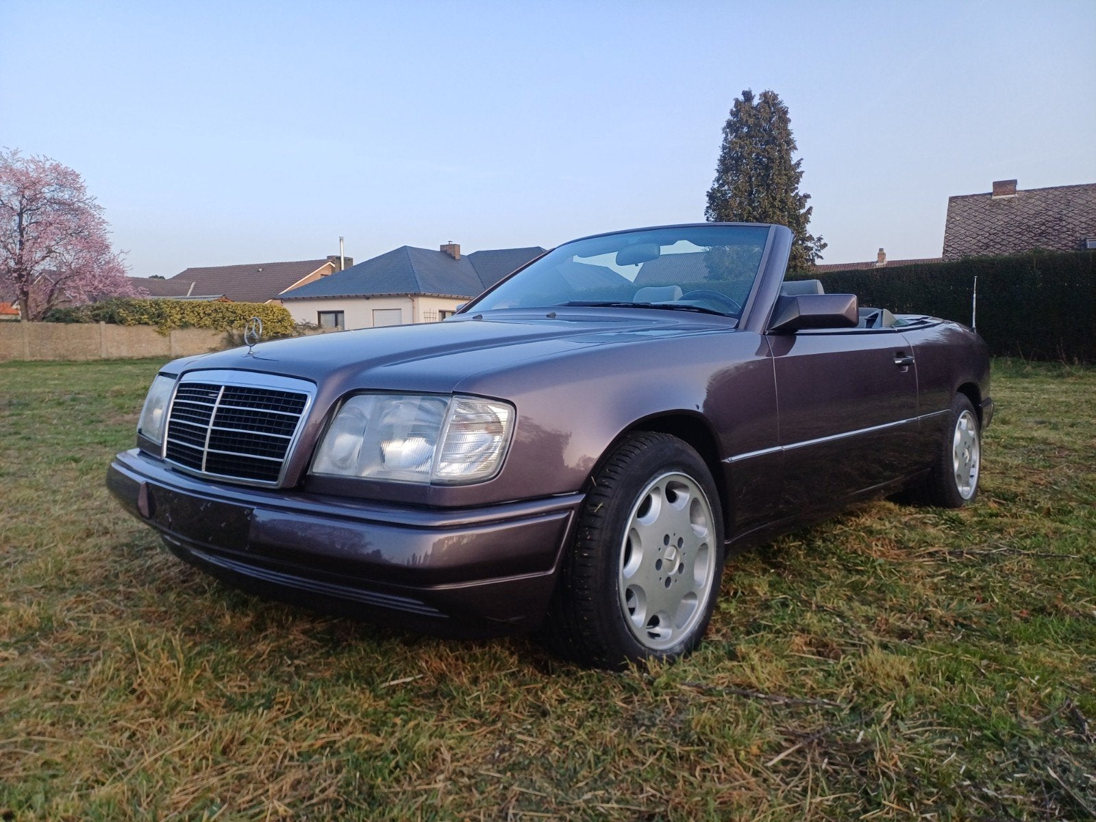 Mercedes e220 cabrio A124 in topstaat, Auto's, Cabriolet, Mercedes-Benz, Bedrijf, Handgeschakeld