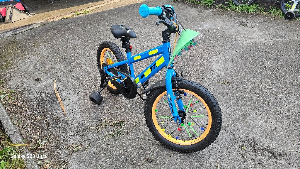 Kinderfiets 2 stuks, Fietsen en Brommers, Fietsen | Kinderfietsjes, Ophalen, Zijwieltjes