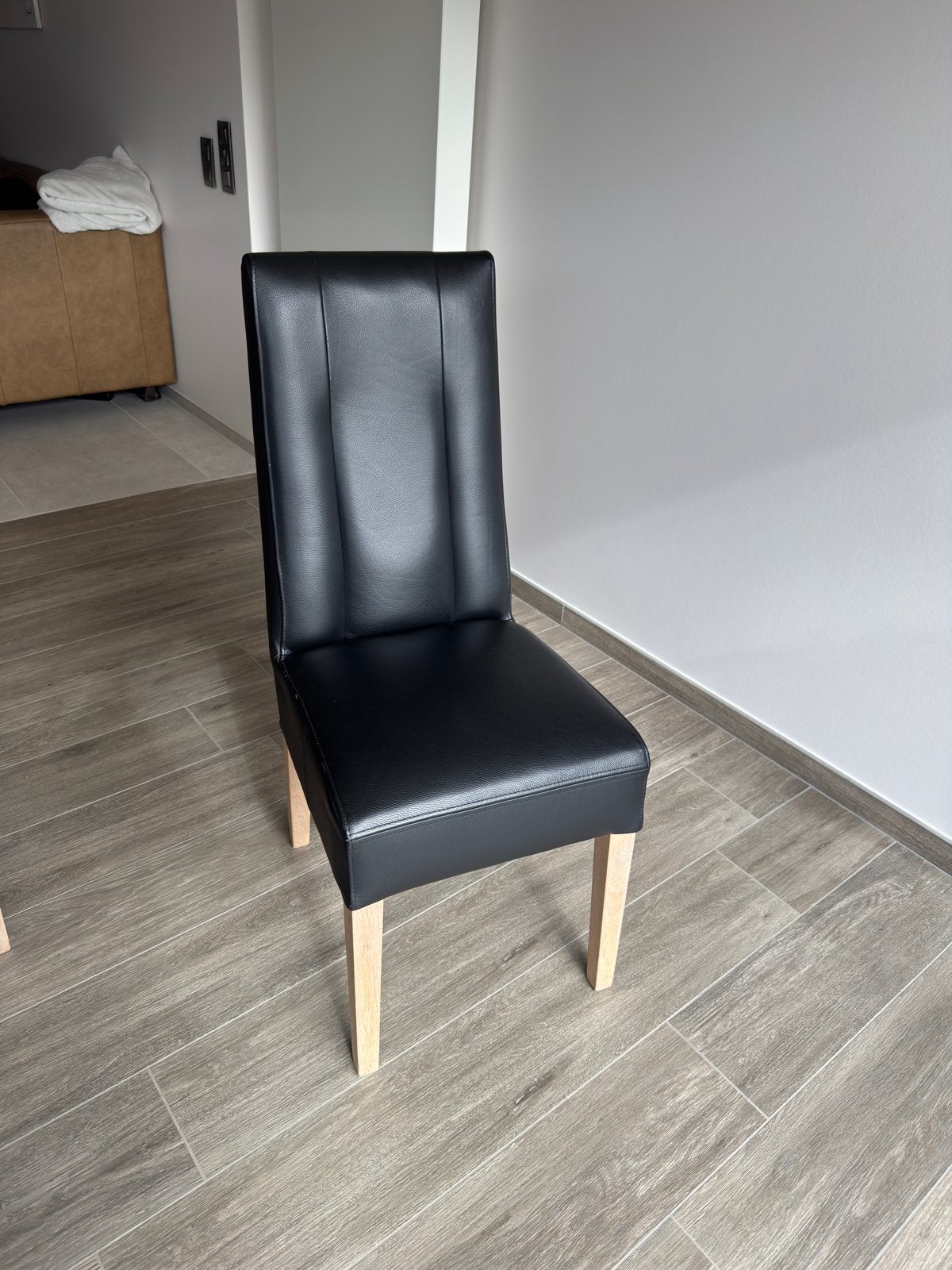 8 stoelen Henders & Hazel zwart in heel goede staat, Comme neuf, Enlèvement, Cinq, Six Chaises ou plus, Cuir