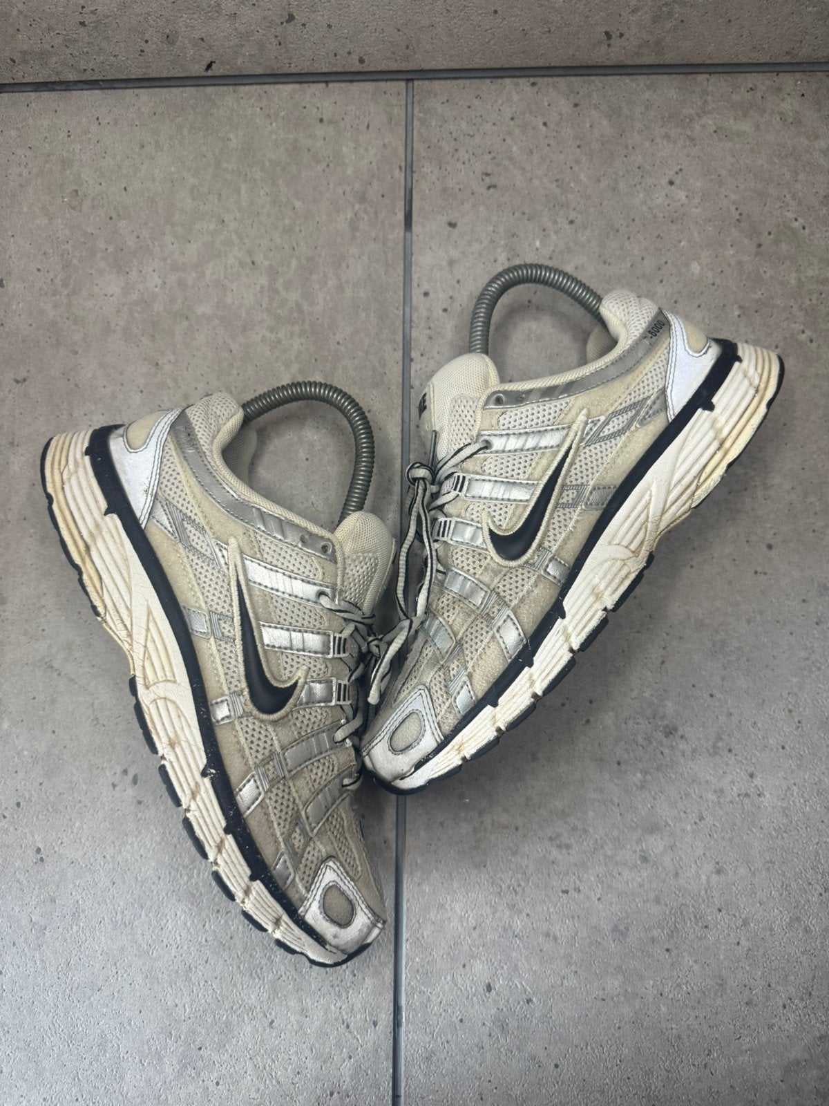 Nike P-6000 Grijs 37.5, Kleding | Dames, Ophalen of Verzenden, Zo goed als nieuw, Grijs, Sneakers