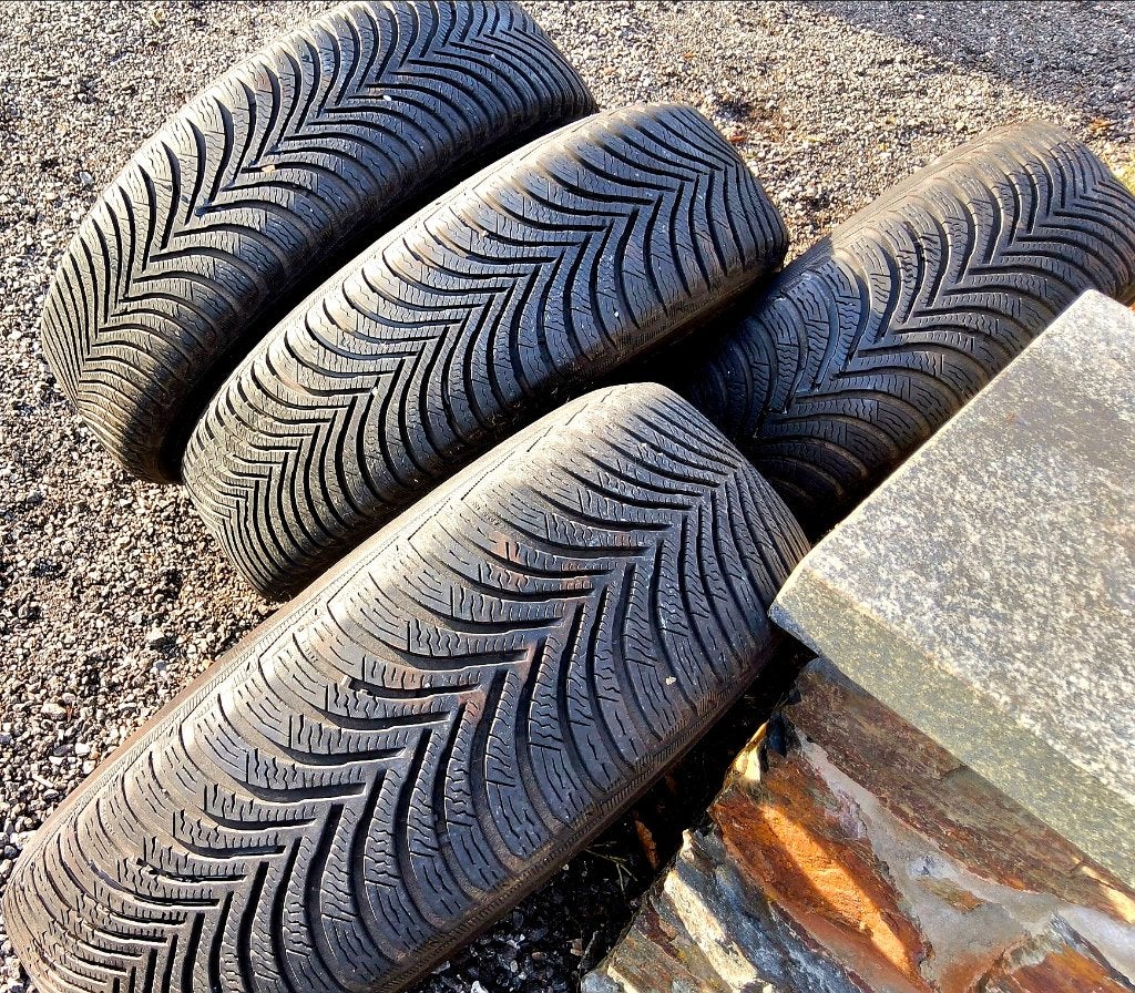 4 très bons pneus hiver 195/65-15, jantes Skoda, 15 pouces, Pneus et Jantes, Pneus hiver, Enlèvement