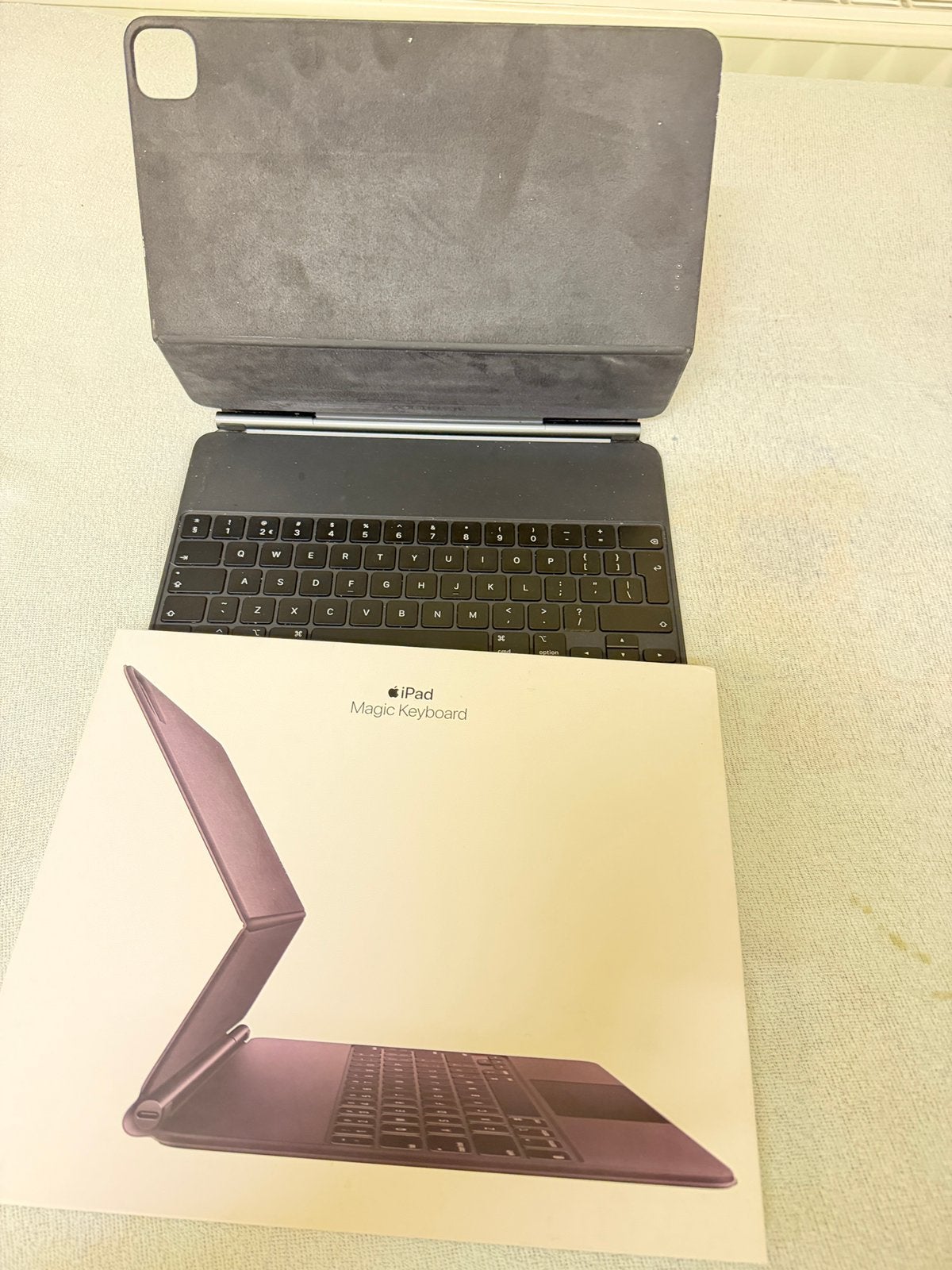Apple Magic Keyboard voor ipad pro, Ophalen, 13 inch of meer, Bescherming voor- en achterkant, Zo goed als nieuw