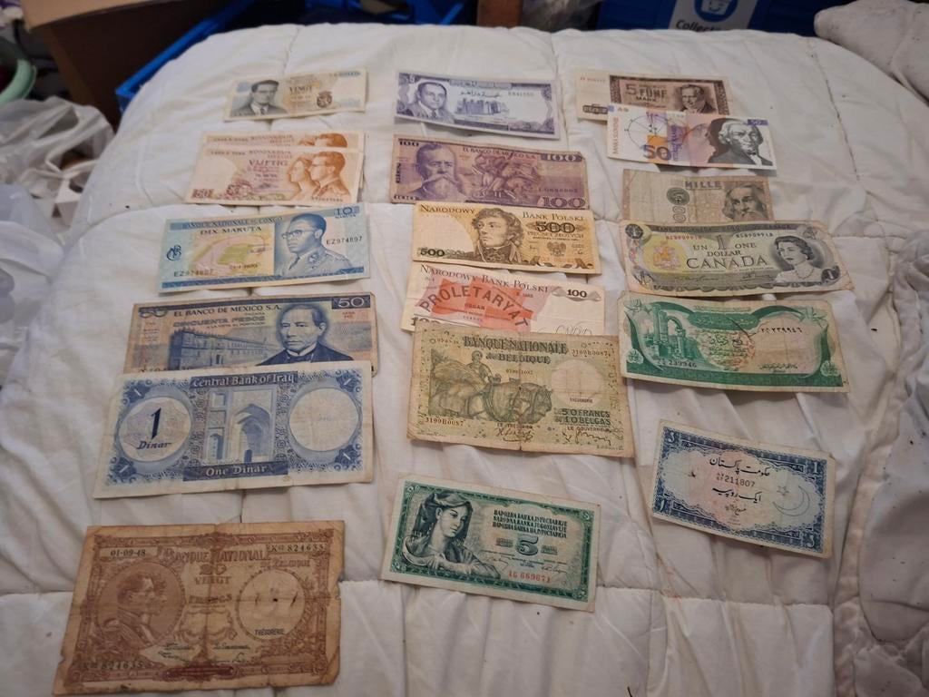19 bankbiljetten, Postzegels en Munten, Munten en Bankbiljetten | Verzamelingen, Ophalen of Verzenden
