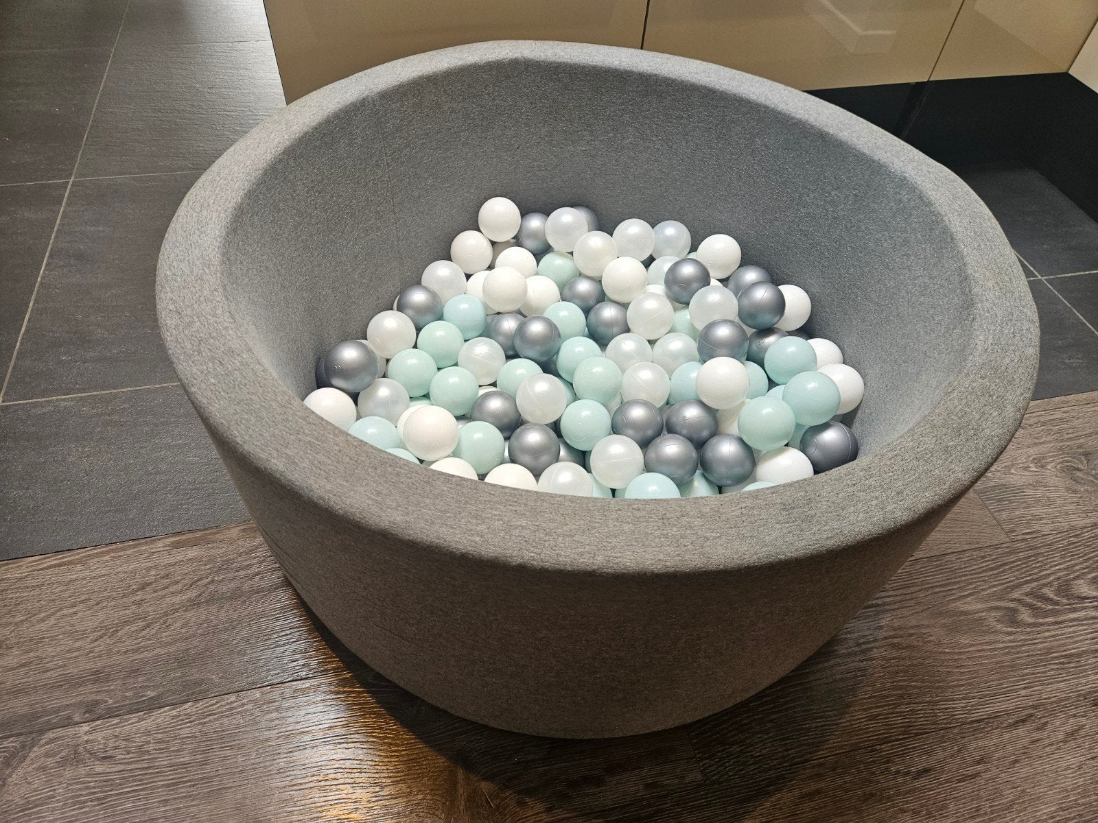 Ballenbad (grijs) inclusief 200 ballen in mooie staat, Kinderen en Baby's, Ophalen