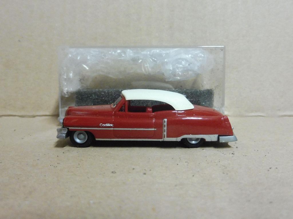 1:87 Praliné 83404 1950 Cadillac Cabrio gesloten softtop red, Hobby en Vrije tijd, Modelauto's | 1:87, Zo goed als nieuw, Auto