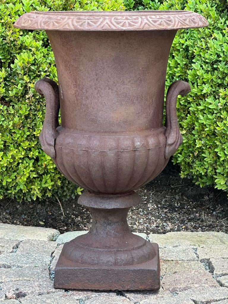 gietijzeren tuinvaas - hoogte 44 cm - uitstekende staat, Tuin en Terras, Ophalen