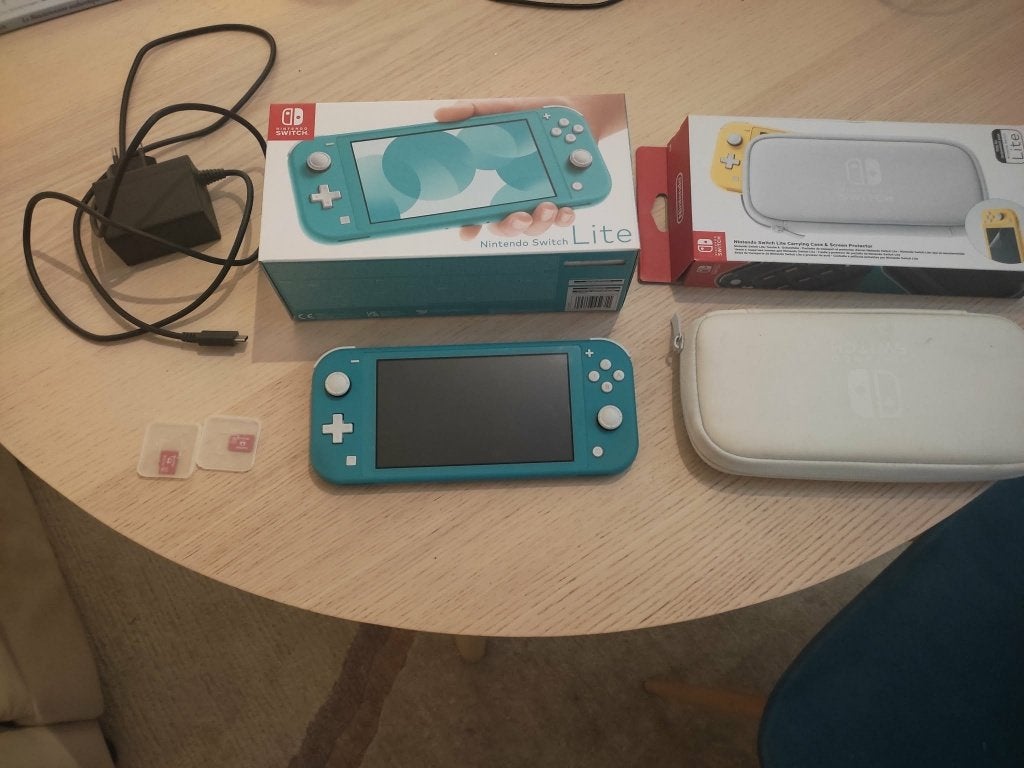 Nintendo Switch Lite bleue + housse + 2 fois 128 Go, Ophalen, Turquoise, Gebruikt, Met beschermhoes of tas