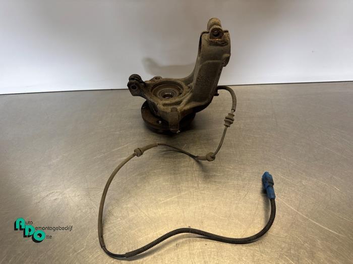 Fusee rechts-voor van een Peugeot 208 (208 12-), Gebruikt, -, -, Ophalen of Verzenden