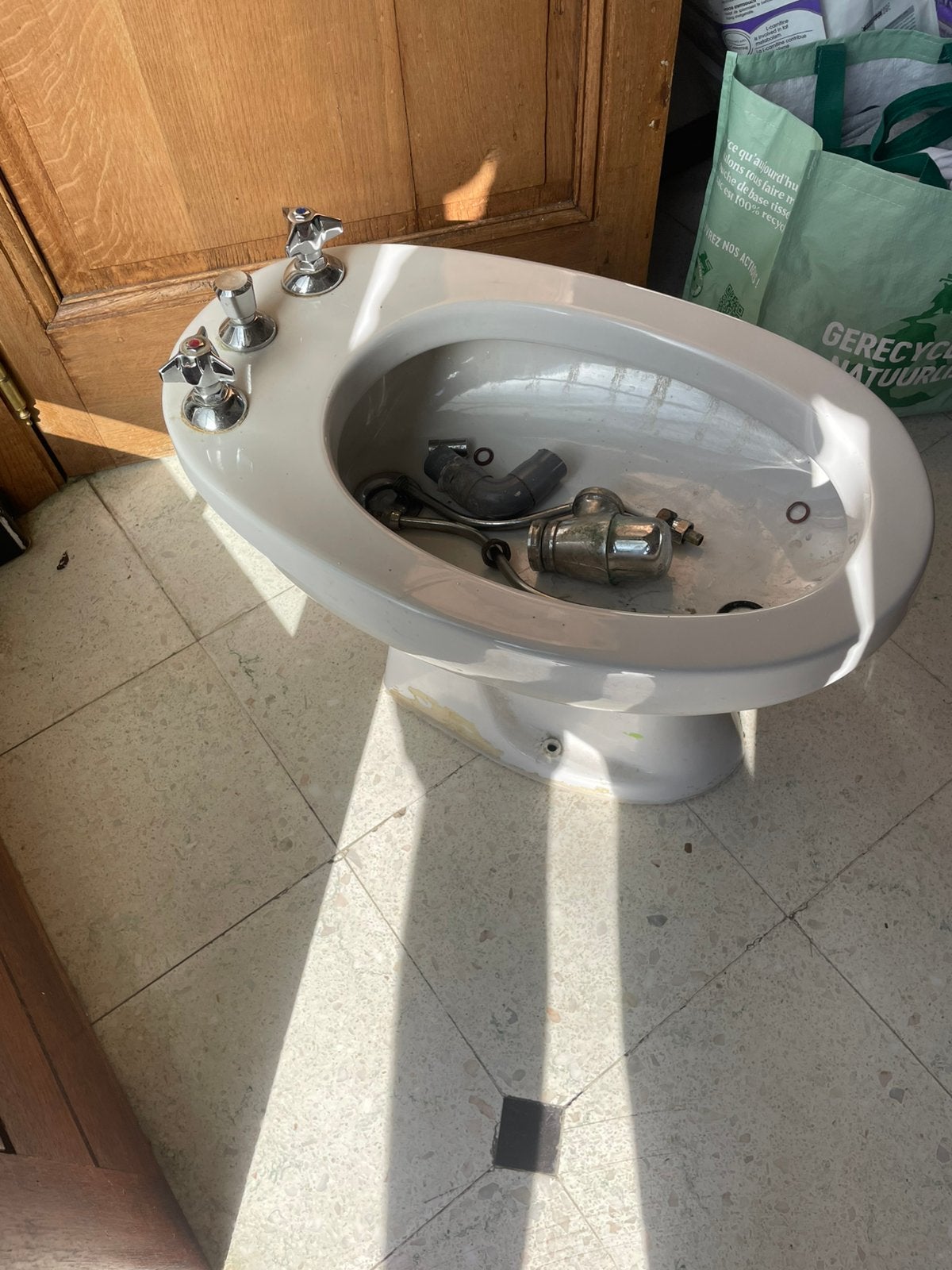 Bidet, Enlèvement, Comme neuf