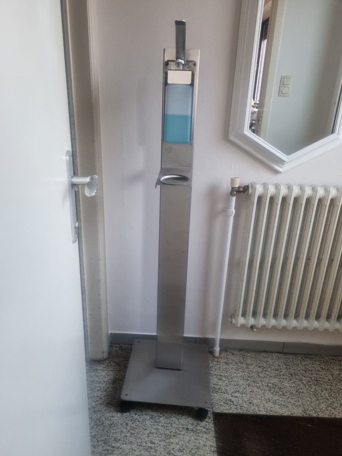 Dispenservoor handgel



Mobiel hygiënestation, Elektronische apparatuur, Zonnebanken en Gezichtsbruiners, Ophalen