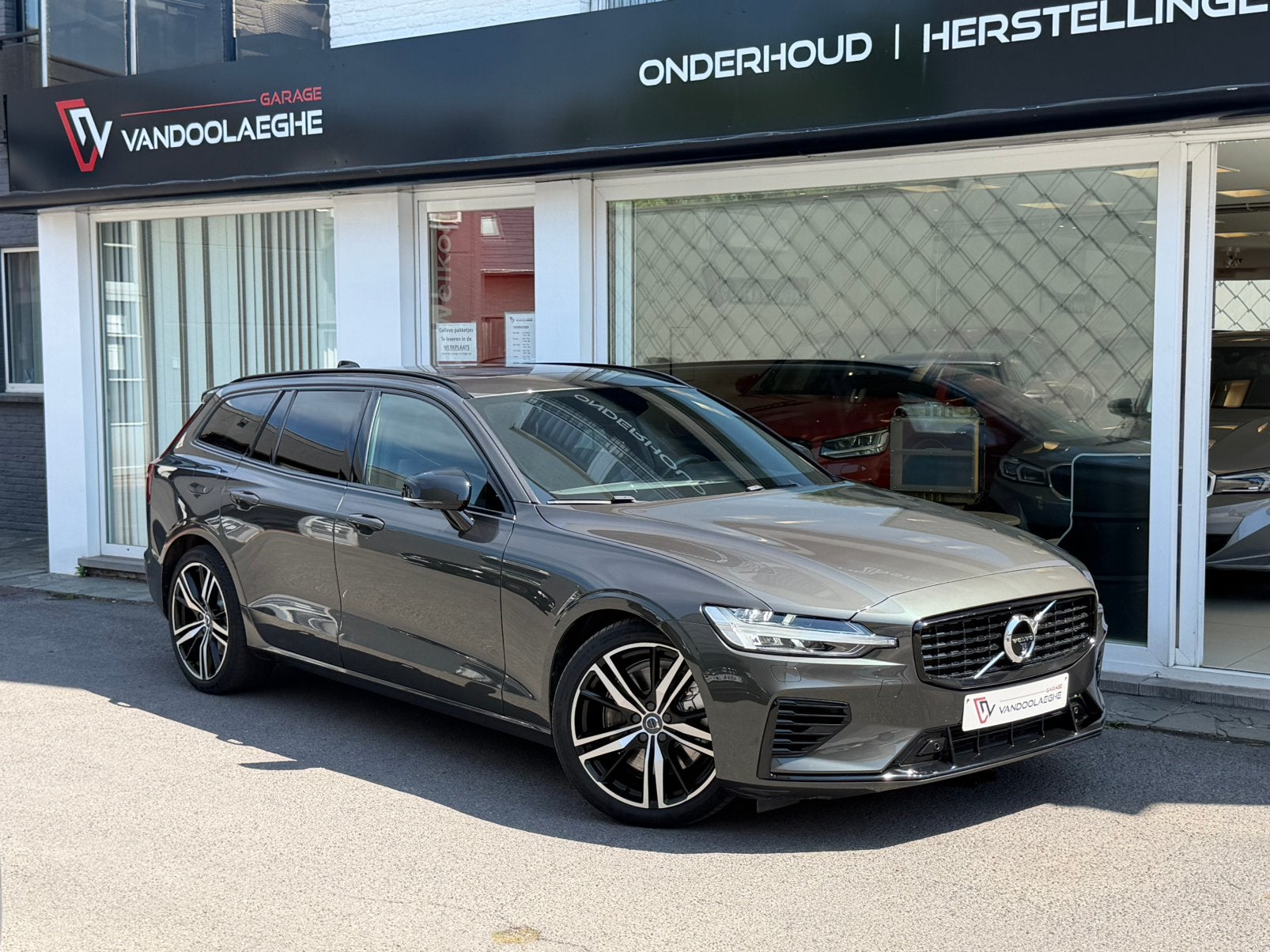 Volvo V60 2.0 T6 AWD PHEV R-Design - Caméra 360 - Sans clé, Autos, Volvo, Entreprise, Achat, V60, Caméra 360°, 4x4, ABS, Caméra de recul