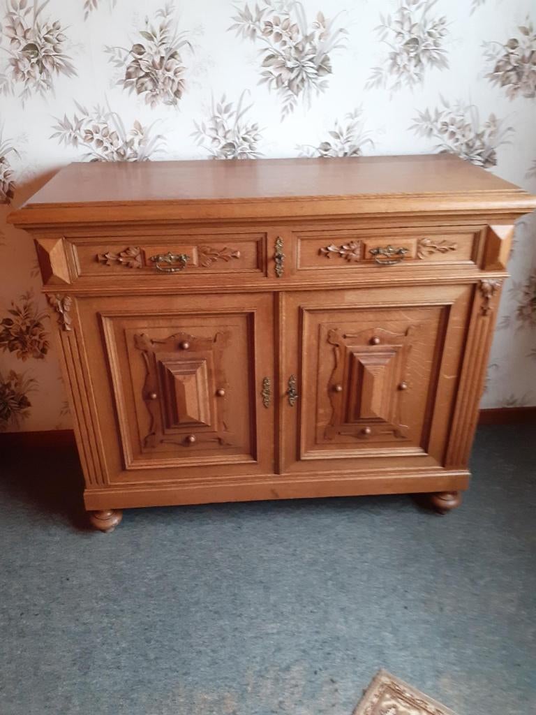 Buffet bas en chêne sculpté style Neo-Renaissance fin XIXe, Ancien, 25 à 50 cm, Avec tablette(s), Comme neuf