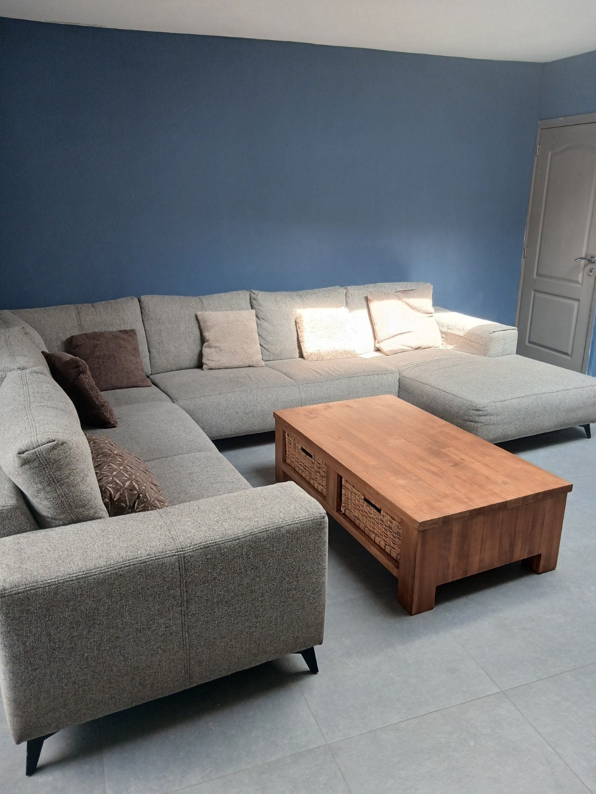 fauteuil en super état + table