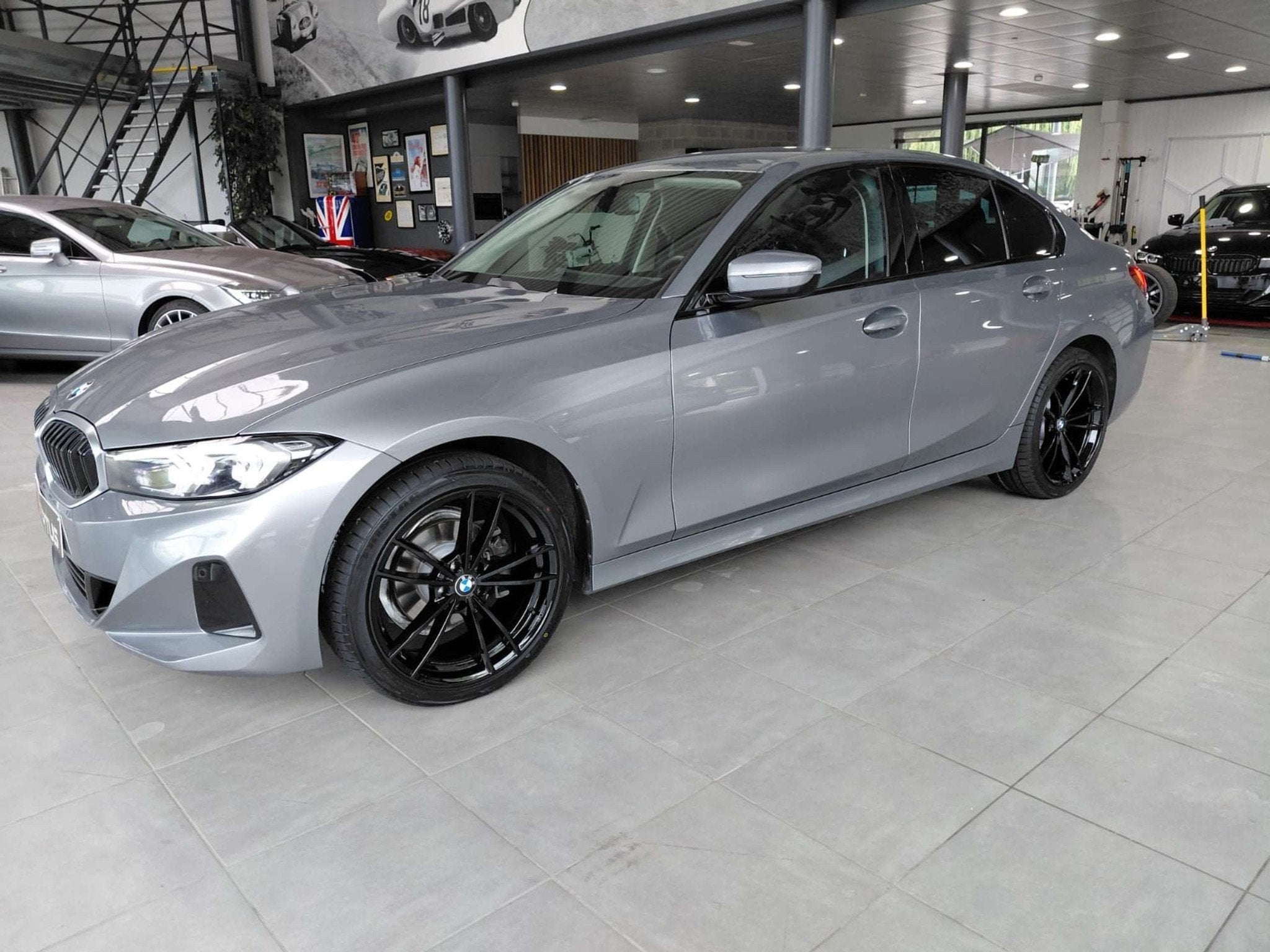 BMW 3 Serie 318 FACE LIFT. WIDE SCREEN. (automatique), Autos, BMW, Cuir, Argent ou Gris, Achat, 4 portes