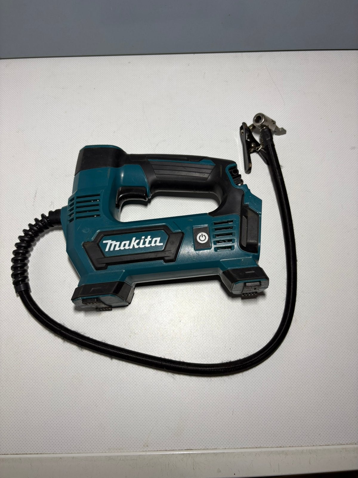 Makita MP100DZ accu 10,8V-12Vmax bandenpomp, Ophalen of Verzenden, Zo goed als nieuw