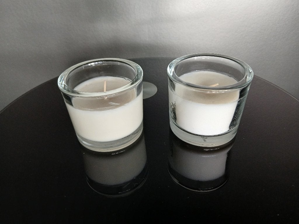 2 kaarsen in dik glas nieuw, Wit, Nieuw, Ophalen of Verzenden, Kaars