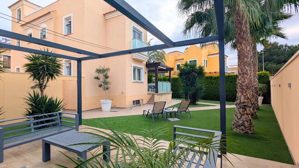 Maison mitoyenne à vendre à Los Balcones, Torrevieja, Immo, Étranger, Village, Maison d'habitation, 135 m², Los Balcones, Torrevieja