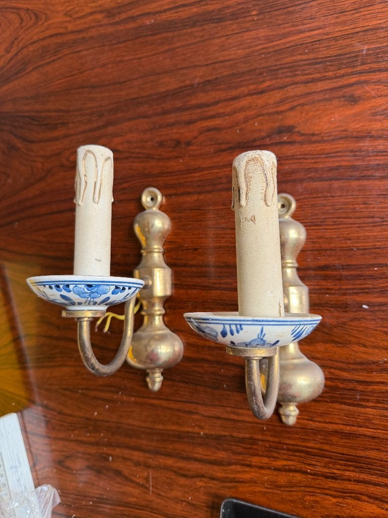 Paire d'appliques en laiton et faïence style hollandais, Enlèvement