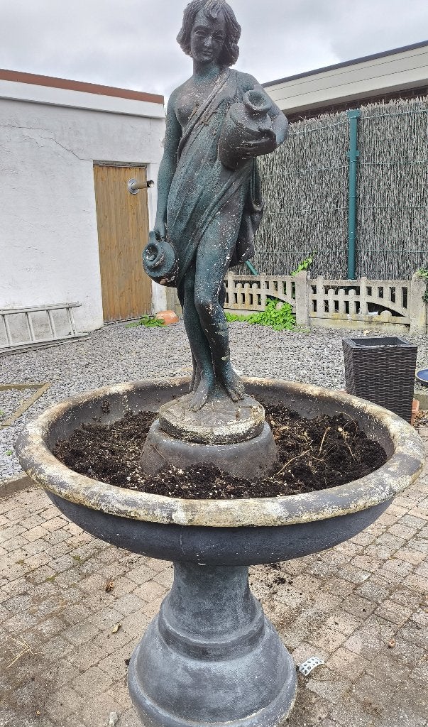 Bloemen bak.Fontein, Ophalen, Gebruikt, Beton, Balkon