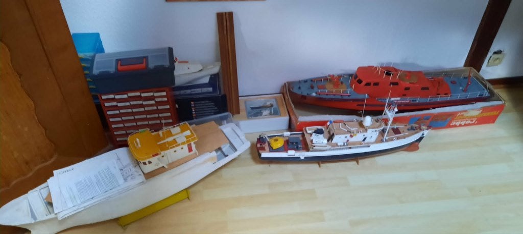 lots trouver dans  fond de grenier maquette bateau, Enlèvement