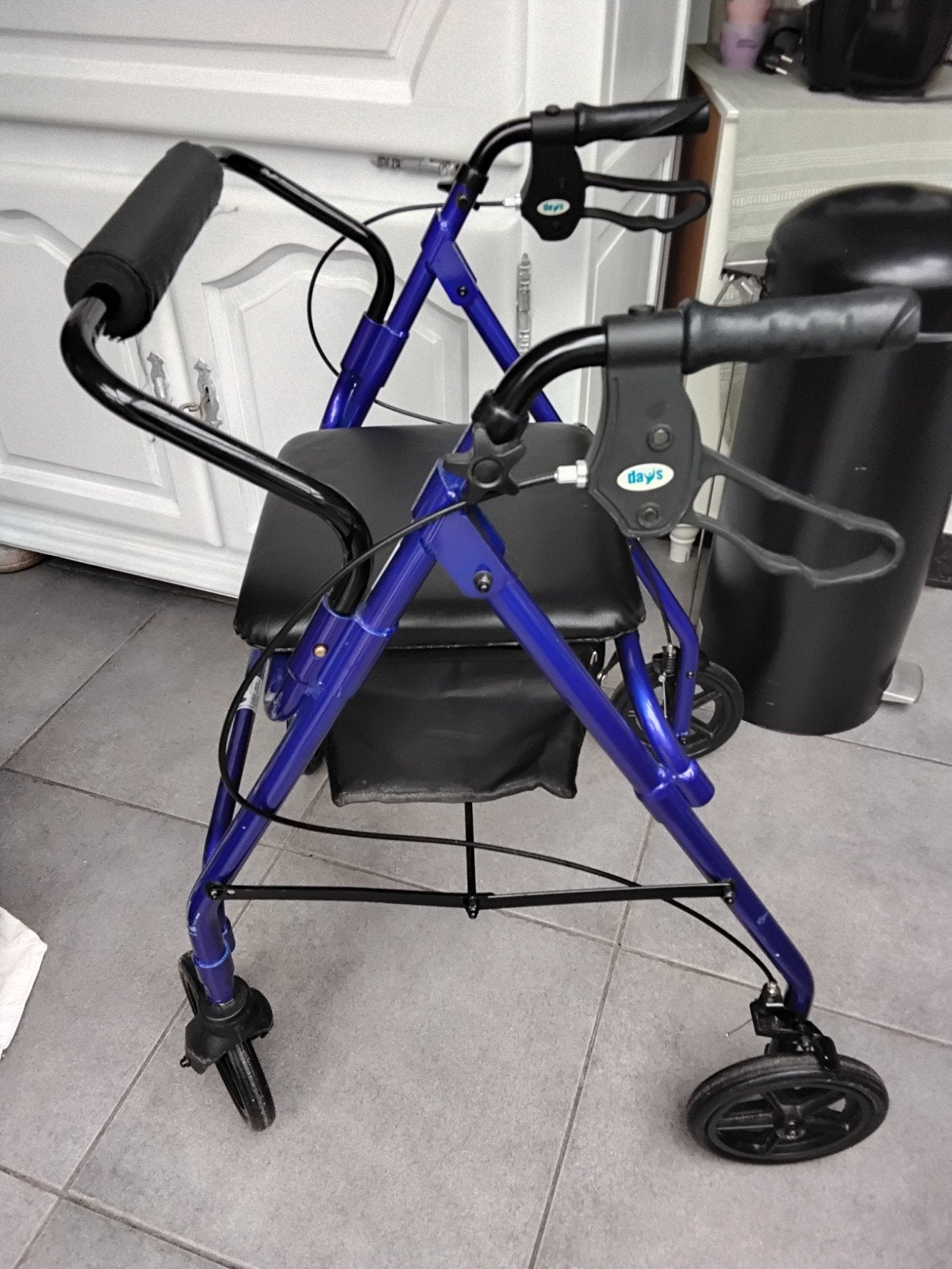 Deambulateur, état neuf, Enlèvement, Pliable, Comme neuf