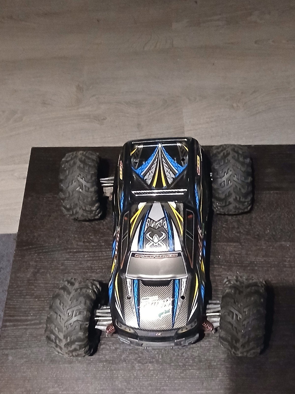 Snelle RC Monster Truck 4WD (2.4 GHz) met Afstandsbediening, Hobby en Vrije tijd, Ophalen of Verzenden, Zo goed als nieuw, Overige typen