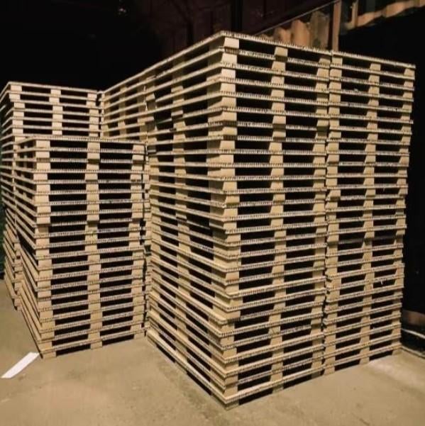 100 kartonnen palletten, Doe-het-zelf en Bouw, Kratten en Dozen, Ophalen, Zo goed als nieuw
