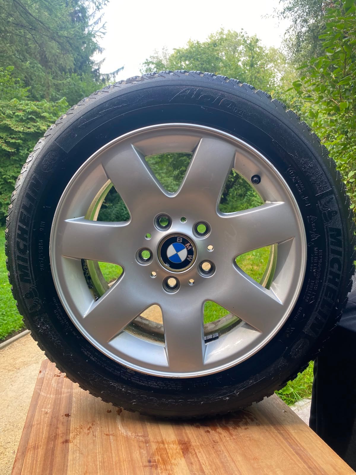 4 JANTES ALU ET PNEUS HIVERS BMW SERIE 3, Autos : Pièces & Accessoires, Pneus et Jantes, 16 pouces, 205 mm, Enlèvement