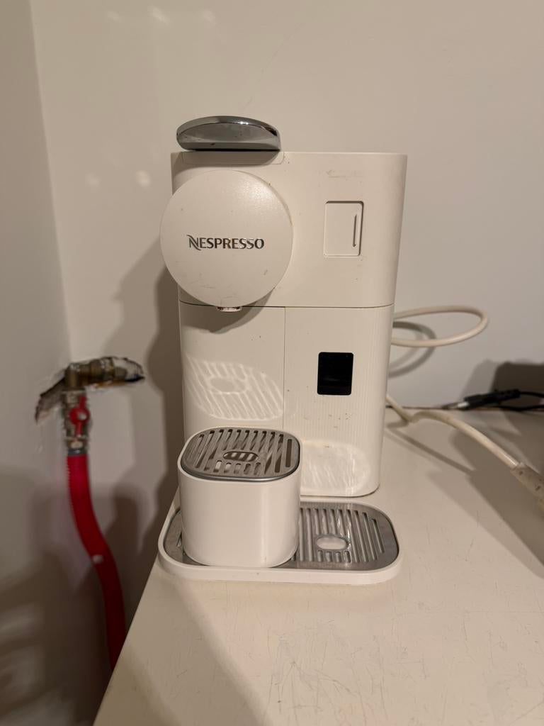 Nespresso De Longhi koffietoestel, Gebruikt, Koffiemachine, Ophalen of Verzenden, 4 tot 10 kopjes