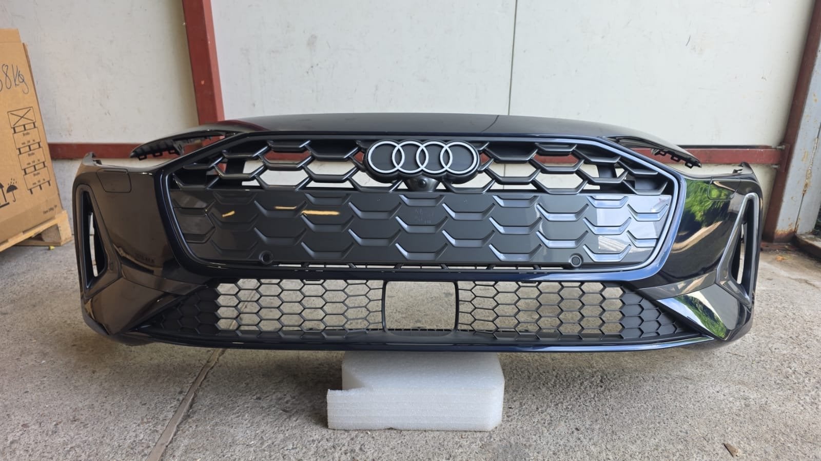Pare-chocs avant complet Audi A5 B10 S-Line avec 6 capteurs, Pare-chocs, AUDI AG, Auto-Union-Strasse 1
85045  Ingolstadt, DE, Audi