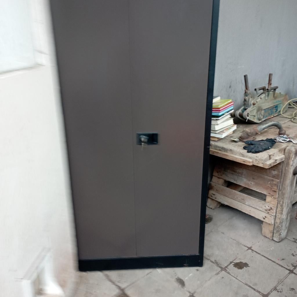 metalen kasten met sleutel, Enlèvement, Utilisé