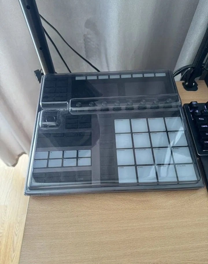 Machine Plus + Decksaver de Native Instruments, Musique & Instruments, Enlèvement ou Envoi, Comme neuf