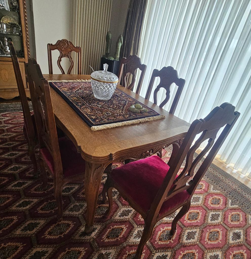 Antieke eettafel met 6 bijhorende stoelen, Ophalen