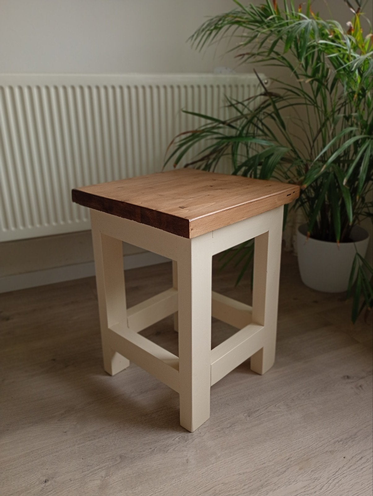 Table d'appoint en bois massif faite main — 75€, Neuf, 25 à 50 cm, Carré, Landelijk
