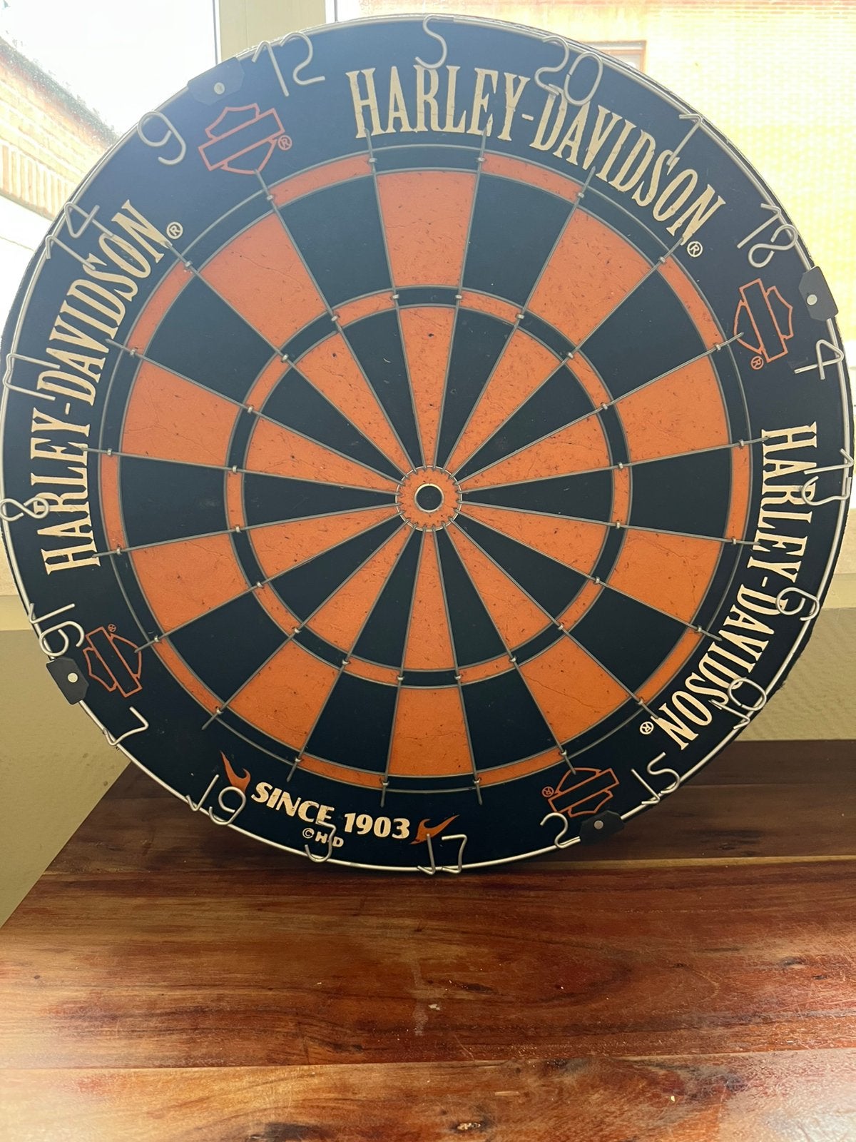 Harley Davidson dartsbord  en pijlen, Sport en Fitness, Darts, Ophalen, Zo goed als nieuw, Pijlen