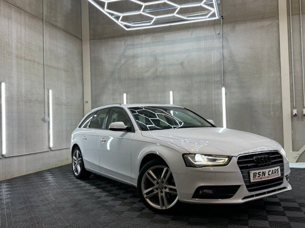 AUDI A4/XENON/LEER/TREKHAAK/EURO6, Auto's, A4, Wit, Leder, Bedrijf