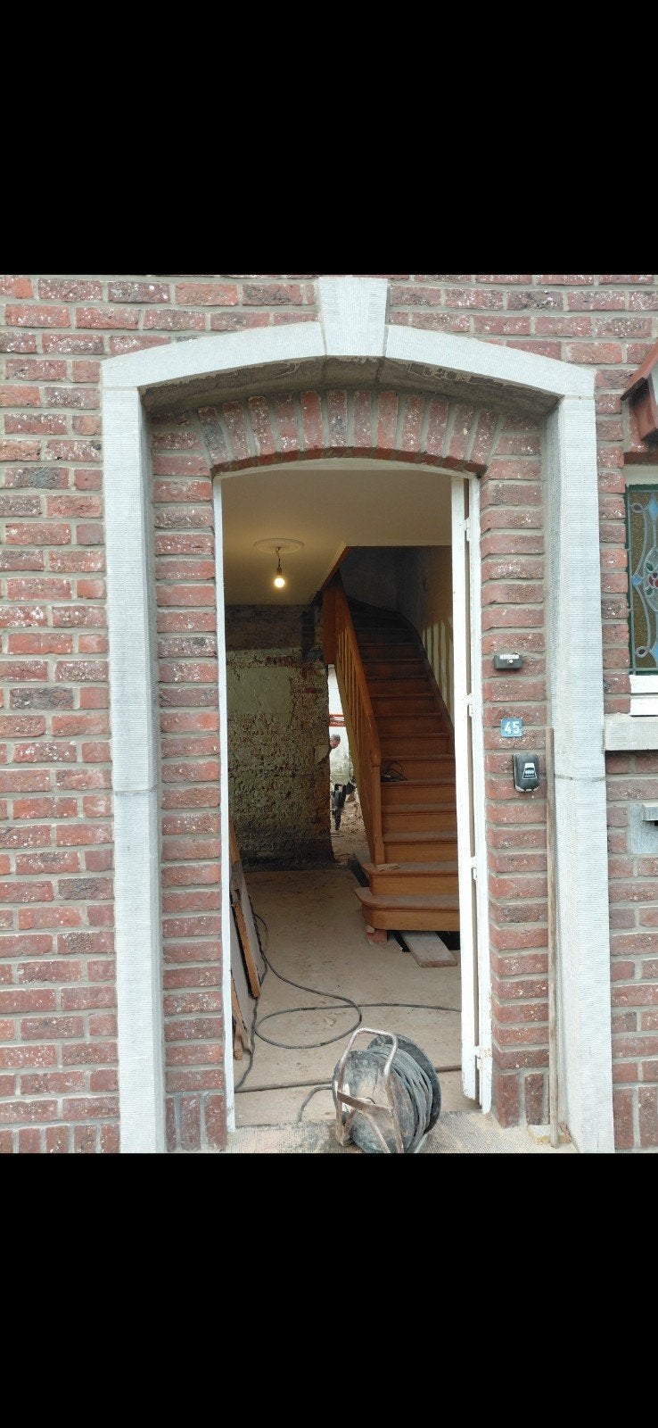 deur kader in blauwe hardsteen, Ophalen