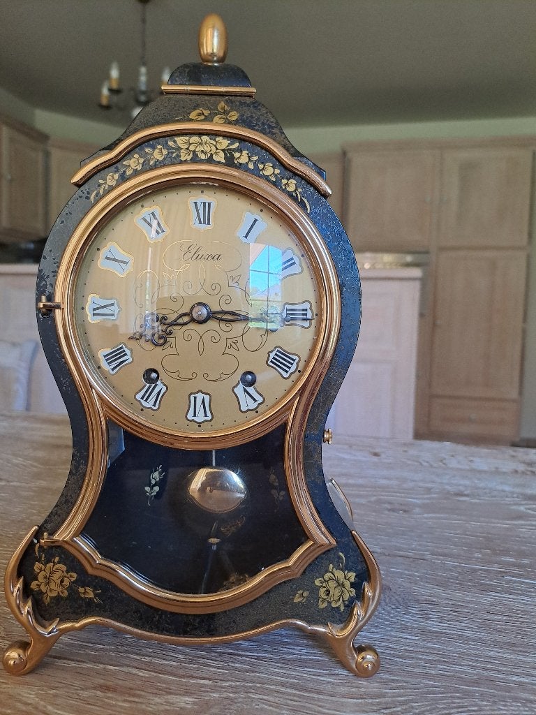 Vintage slingerklok Eluxa, Enlèvement