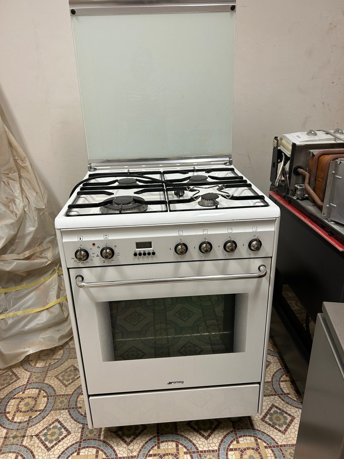 SMEG gasfornuis en elektrische oven, Elektronische apparatuur, Fornuizen, Ophalen, Gebruikt, Tussenbouw, 4 kookzones