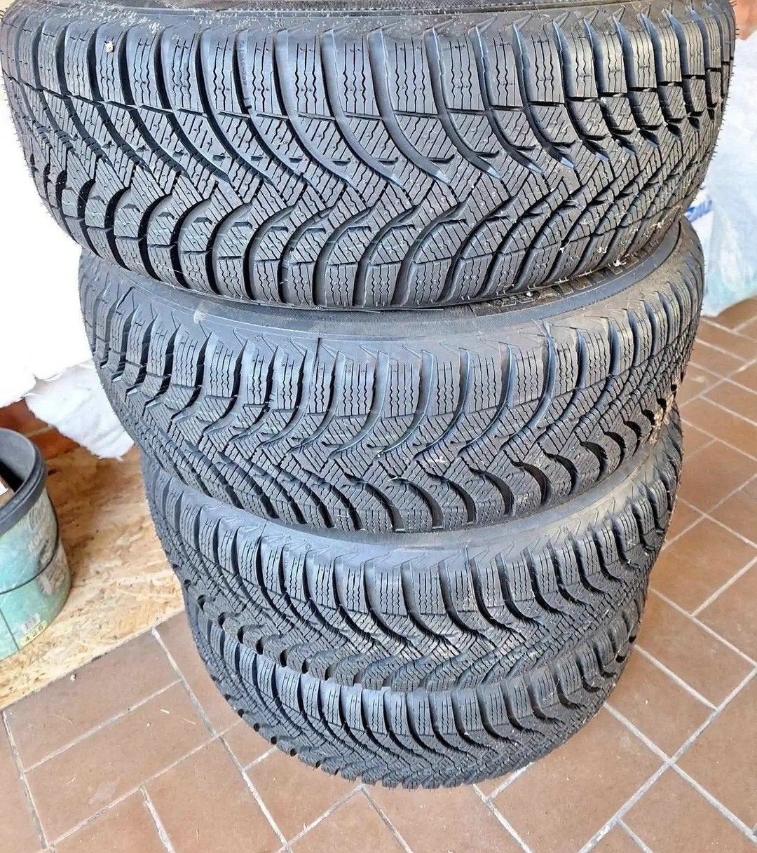Set van 4 Michelin Banden op stalen velgen
Maat 215 60 R16, Auto-onderdelen, Banden en Velgen, Ophalen, 215 mm, 16 inch, Band(en)
