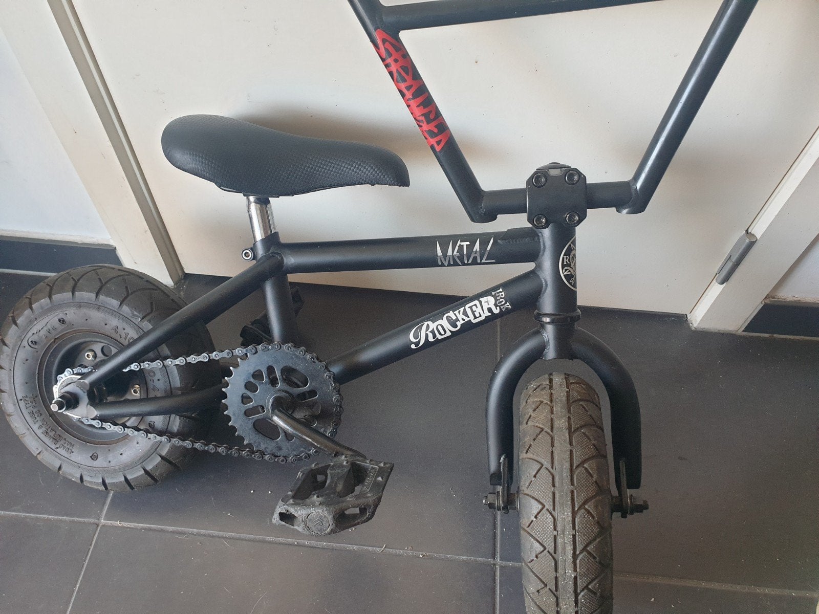 ROCKER METAL IROK mini BMX - Zwart, Ophalen, Staal, Stuur 360° draaibaar, Rocker