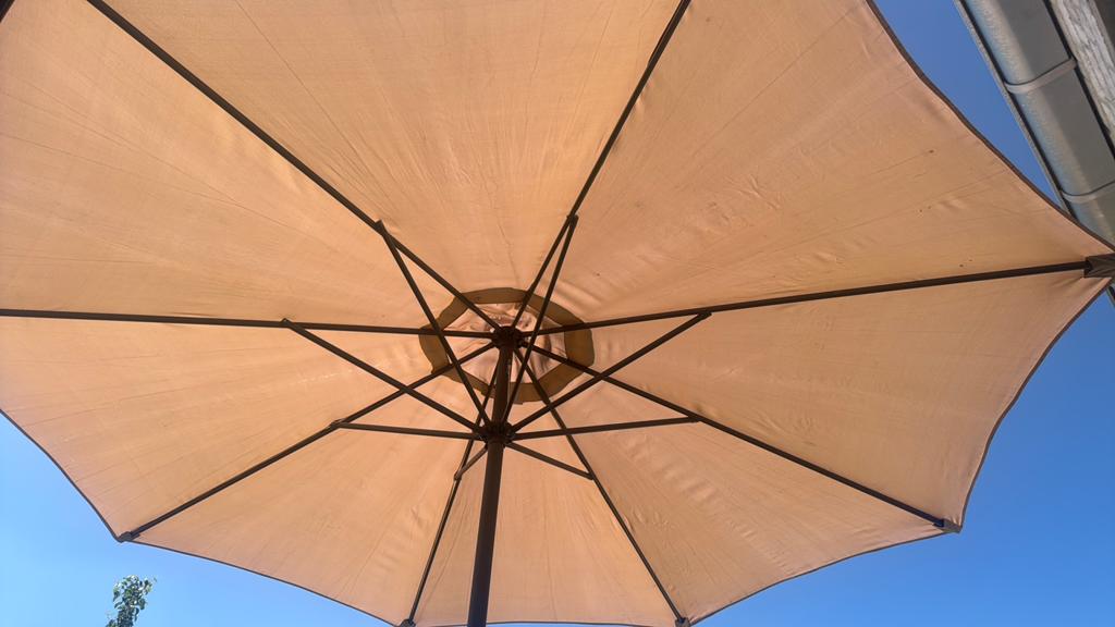 Parasol met betonnen voet, Jardin & Terrasse, Parasols, Enlèvement, Utilisé, 2 à 3 mètres, Parasol sur pied