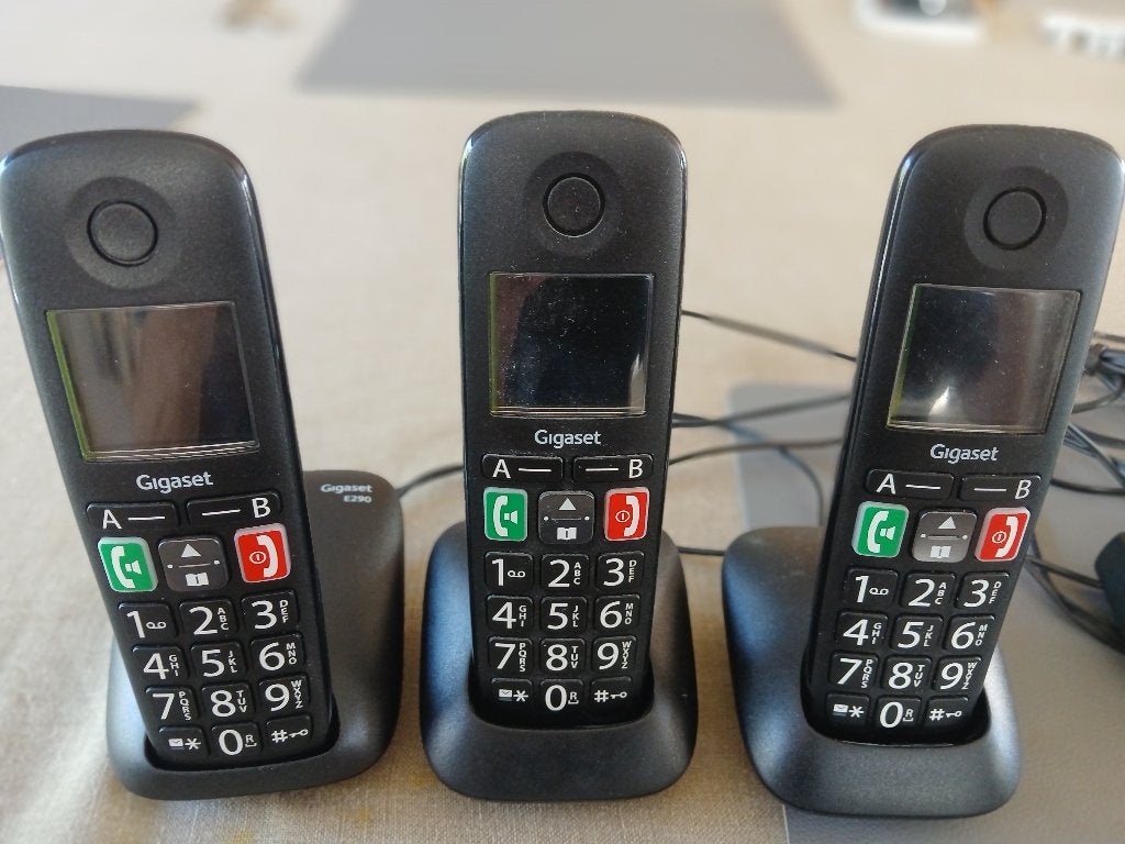 telefoon voor senioren met 3 handsets (Gigaset E290-E290HX), Telecommunicatie, Ophalen, Zo goed als nieuw, 3 handsets