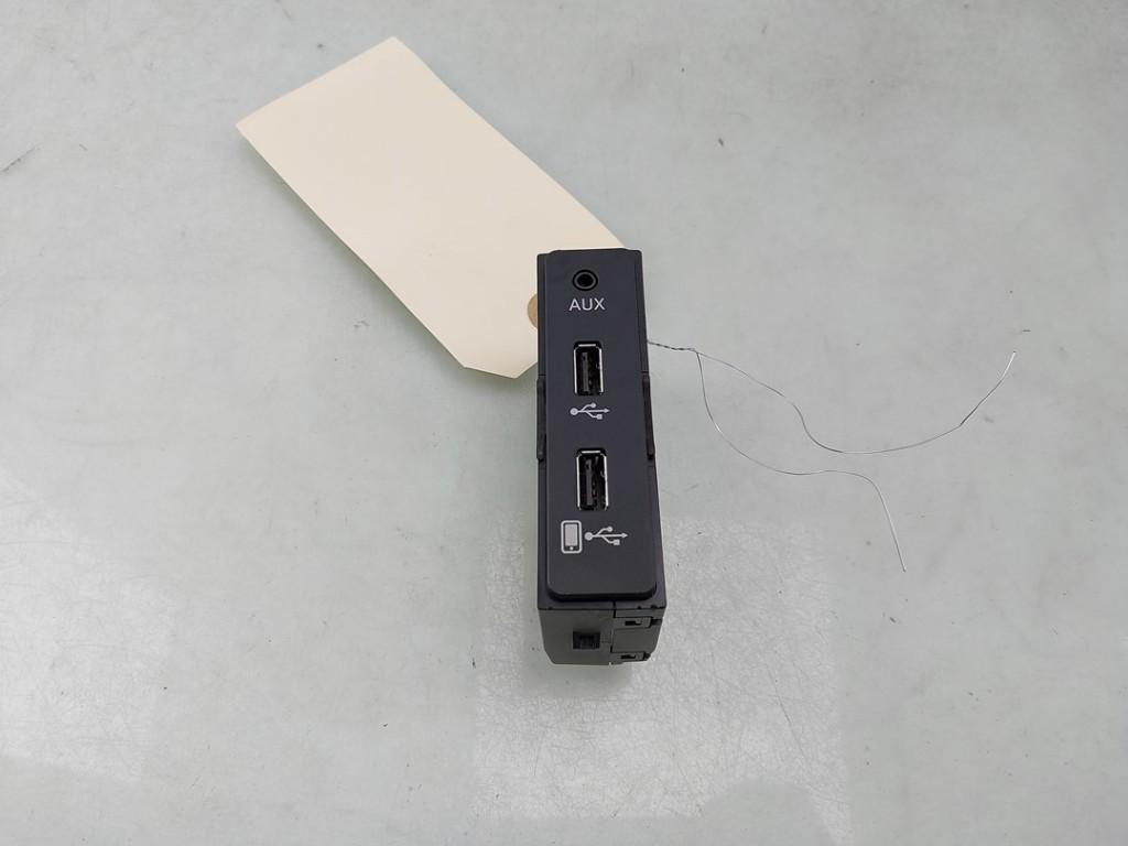 AUX/USB POORT Audi TT (FV3 / FVP) (|8S0035736|), Auto-onderdelen, Dhr. J. Ham, Gebruikt, Administratie@autoham.nl, Audi